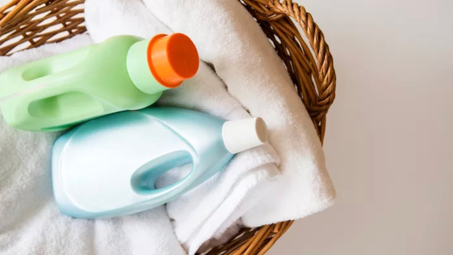 Dryer Balls vs. Fabric Softeners: Which is Better for Your Clothes?
